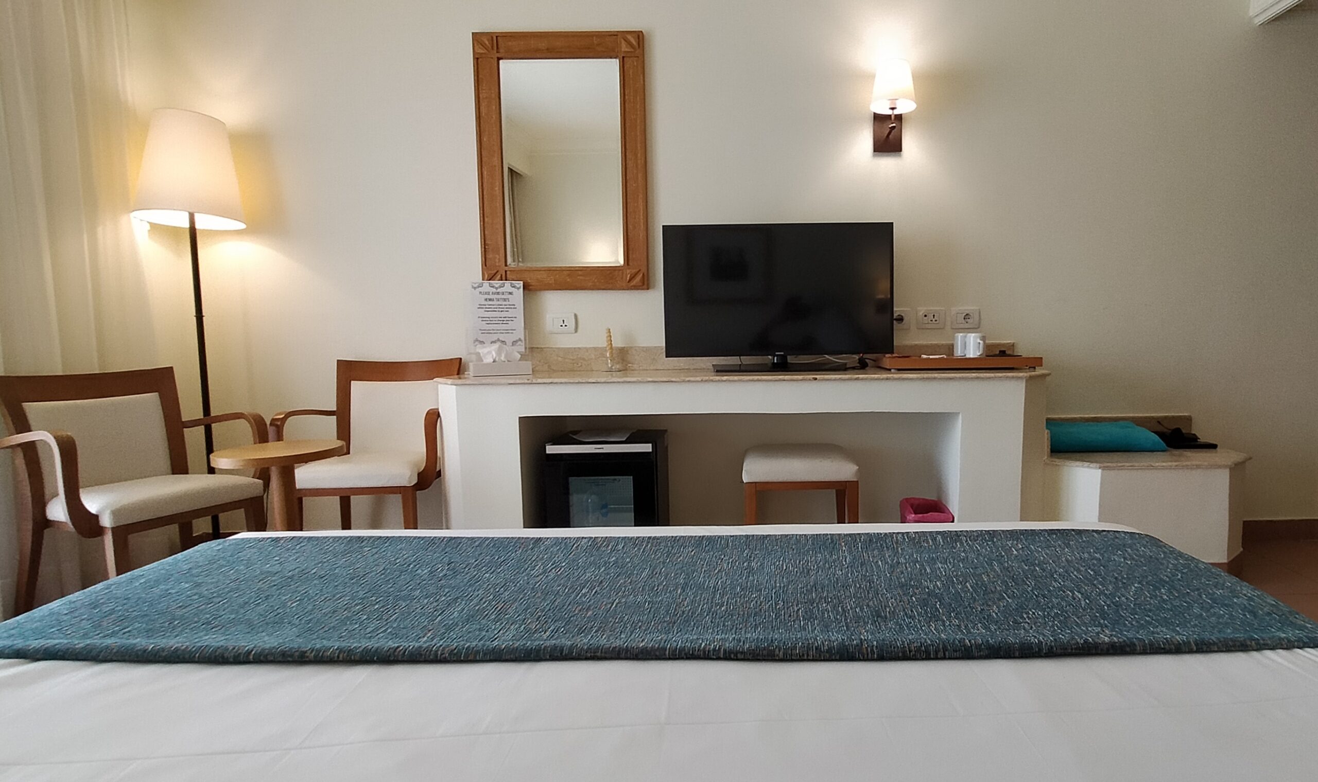 Camel Resort - King room-tv-view