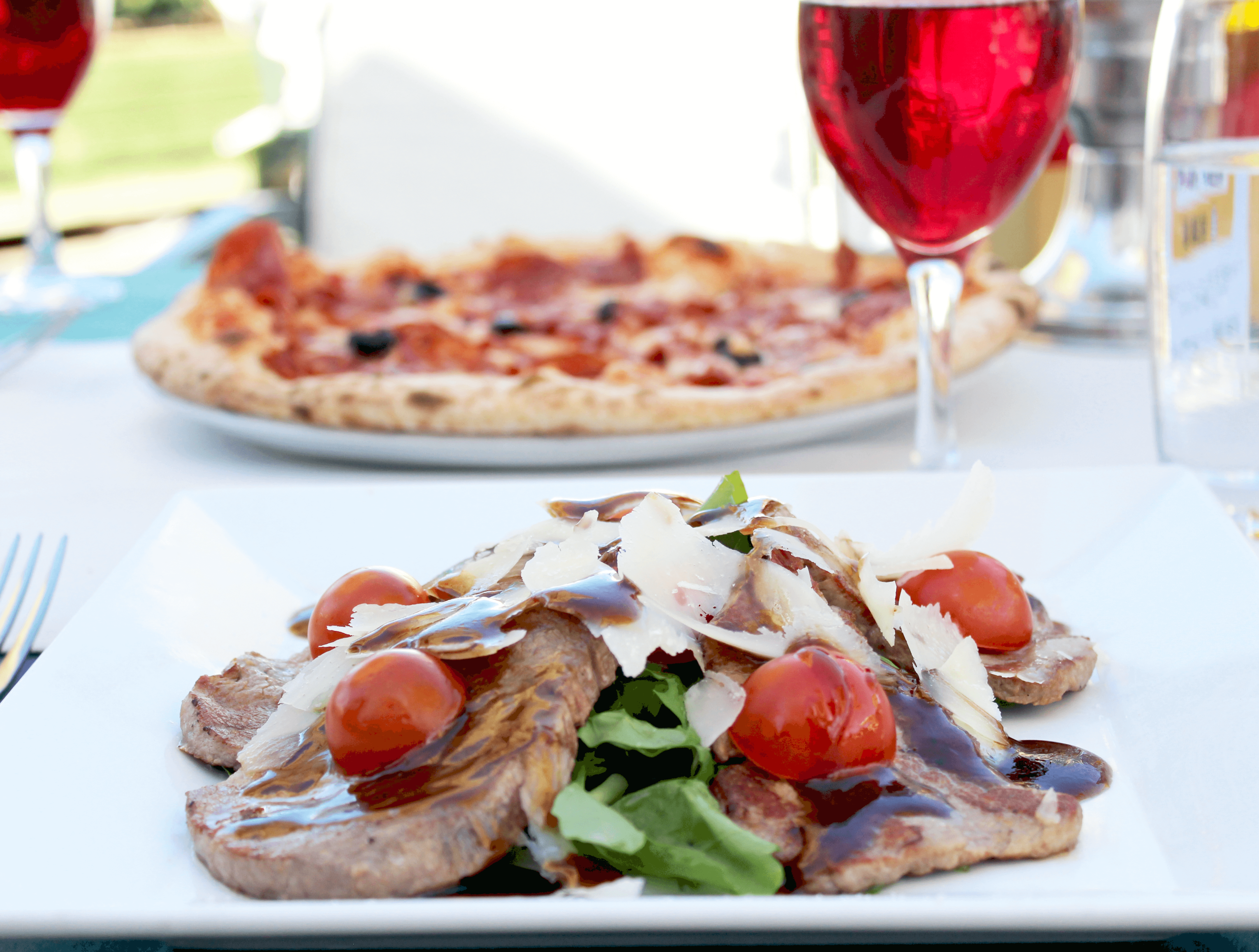Italian restaurant in Sharm El Sheikh - Pizza and beef tagliata dishes with wine