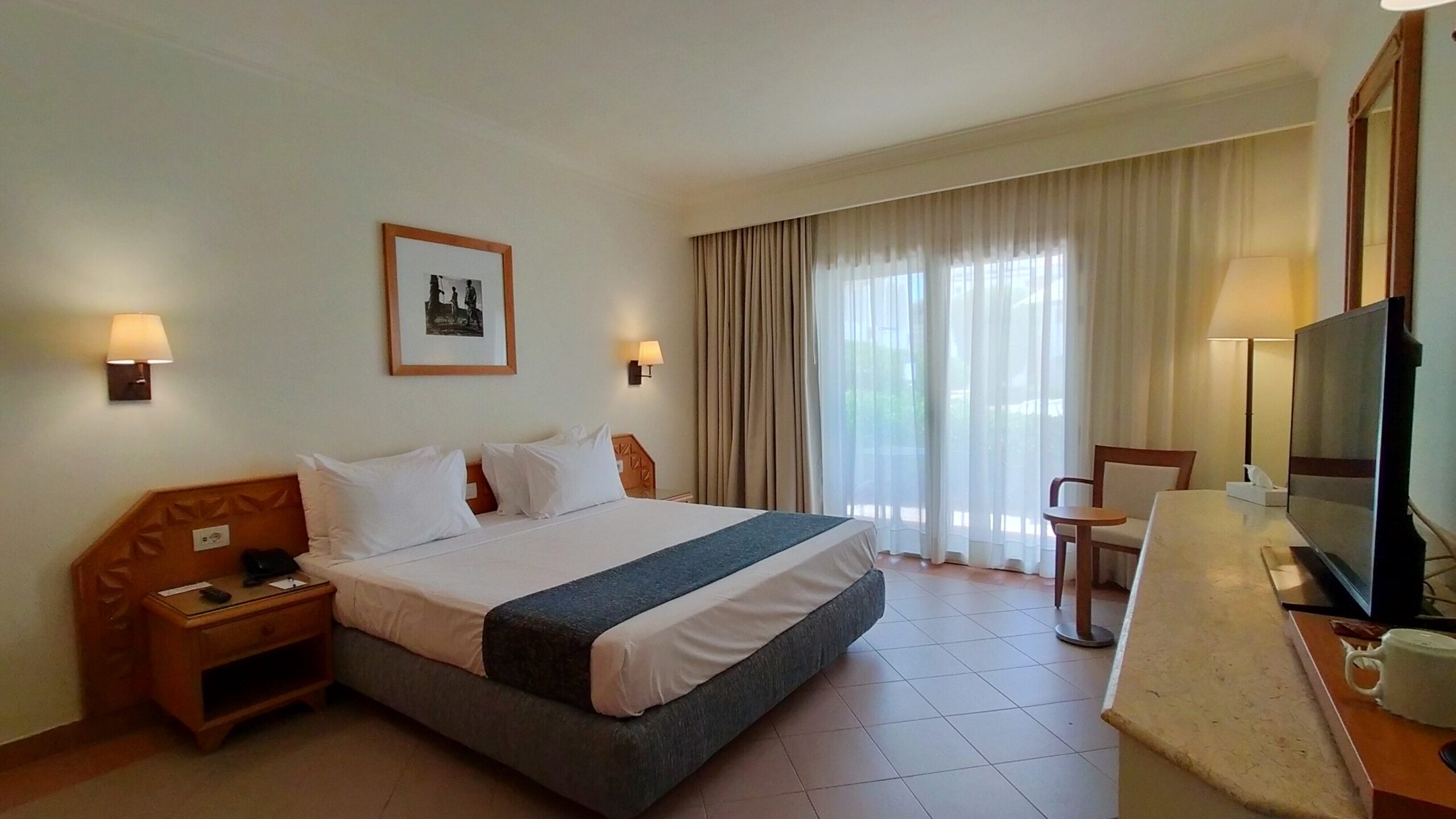 King-Pool-View-Room