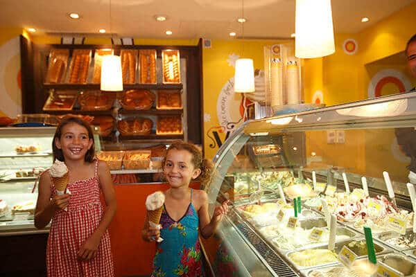 camel vanilla 2 girls eating gelato